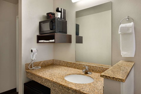 Baymont By Wyndham Dexter - Bet 4u 21