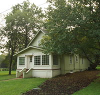 3 Bedroom Home / 4 Beds - Sleeps 8 / Near Concerts and Sports