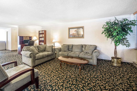 Travelodge By Wyndham Great Falls - Bet 4u 8