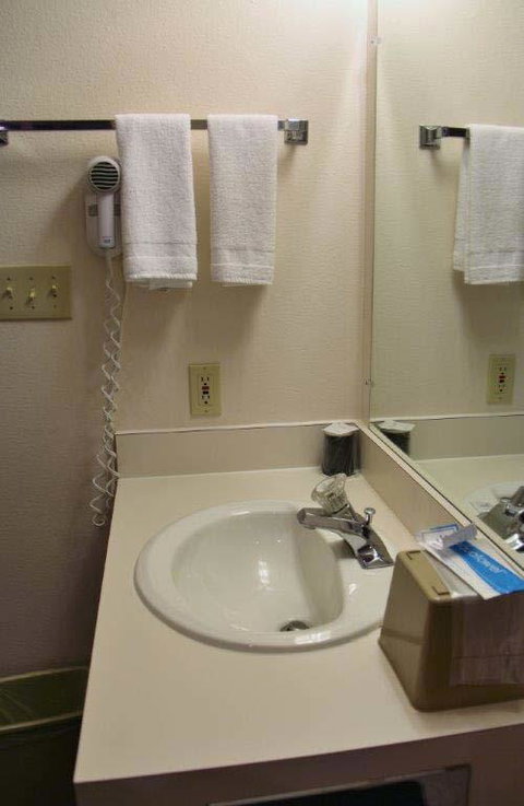 Colstrip Inn & Suites - Bet 4u 6