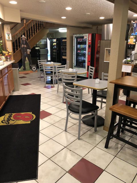 Super 8 By Wyndham North Platte - Bet 4u 17