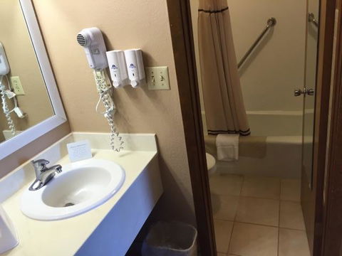 Americas Best Value Palmer Inn - Click Find 5