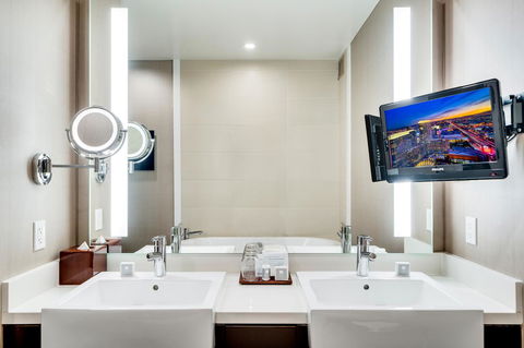 Jet Luxury At The Vdara - Click Find 18