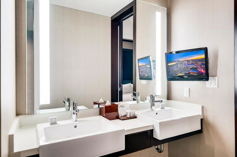 Jet Luxury At The Vdara - Click Find 8