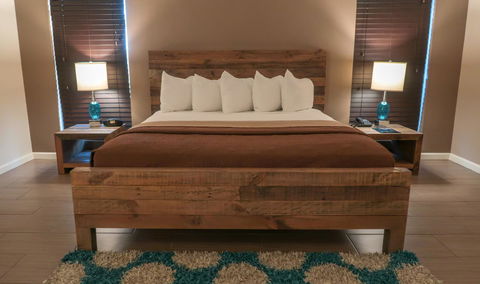 Thunderbird Boutique Hotel - Click Find 10