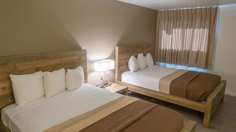 Thunderbird Boutique Hotel - Click Find 11