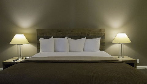 Thunderbird Boutique Hotel - Click Find 9