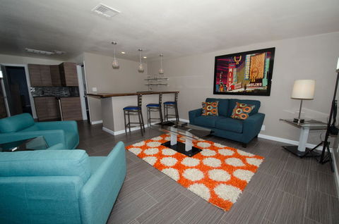 Thunderbird Boutique Hotel - Click Find 3