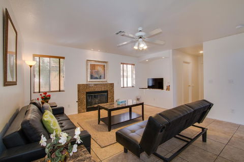 Red Rock Vacation Villa - Lawyer Find 4