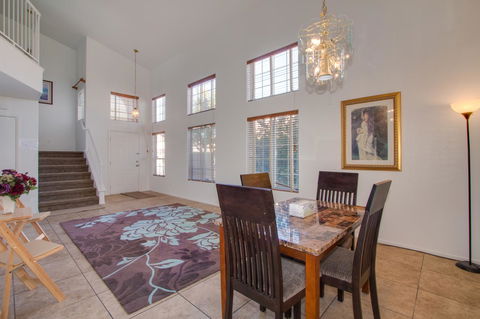 Red Rock Vacation Villa - Lawyer Find 3