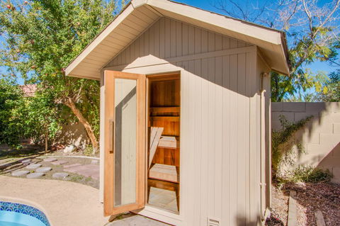 Red Rock Vacation Villa - Lawyer Find 10