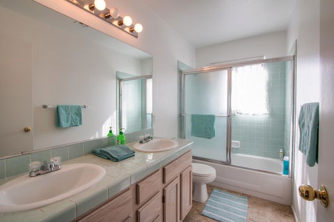 Red Rock Vacation Villa - Lawyer Find 9