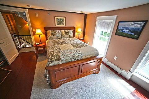 Ballard House Inn - Bet 4u 24