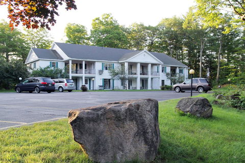 Storybook Inn & Suites - Bet 4u 15