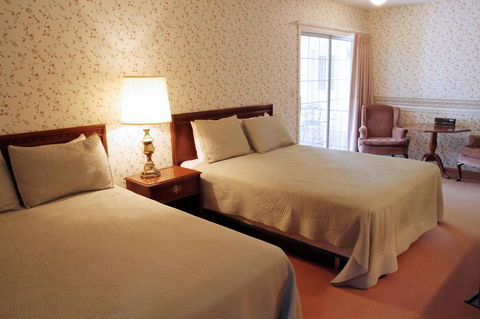 Storybook Inn & Suites - Bet 4u 37