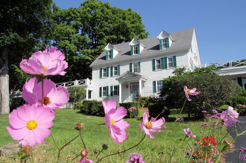 Storybook Inn & Suites - Bet 4u 28