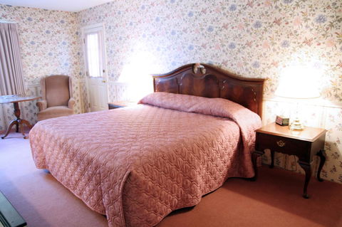 Storybook Inn & Suites - Bet 4u 5