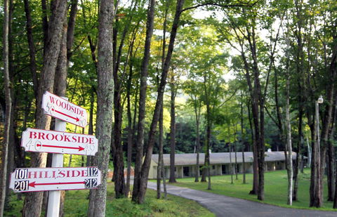 Storybook Inn & Suites - Bet 4u 6