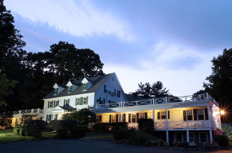 Storybook Inn & Suites - Bet 4u 9