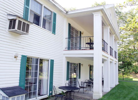 Storybook Inn & Suites - Bet 4u 21