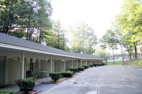 Storybook Inn & Suites - Bet 4u 13