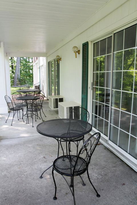 Storybook Inn & Suites - Bet 4u 19