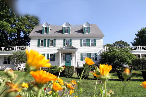 Storybook Inn & Suites - Bet 4u 25