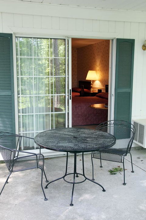 Storybook Inn & Suites - Bet 4u 11