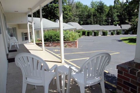 Storybook Inn & Suites - Bet 4u 29