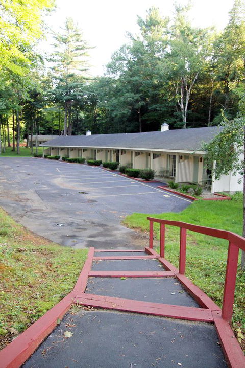 Storybook Inn & Suites - Bet 4u 12