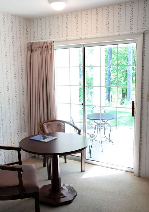 Storybook Inn & Suites - Bet 4u 16