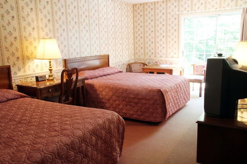 Storybook Inn & Suites - Bet 4u 30