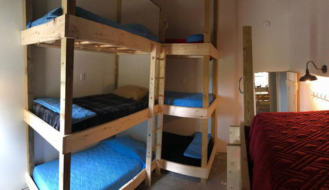 Barn Door Hostel - Bet 4u 5