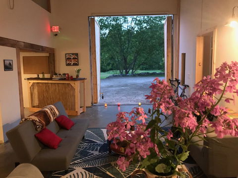 Barn Door Hostel - Bet 4u 13