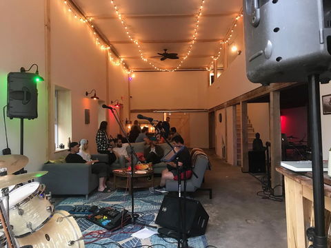 Barn Door Hostel - Bet 4u 18