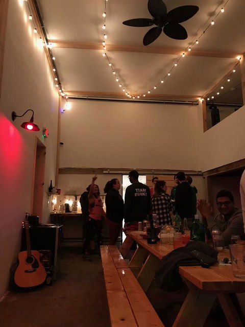 Barn Door Hostel - Bet 4u 17