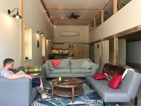 Barn Door Hostel - Bet 4u 19