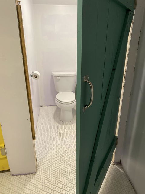 Barn Door Hostel - Bet 4u 2