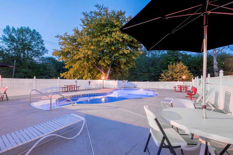 Red Roof Inn Neptune - Bridge Guide 19