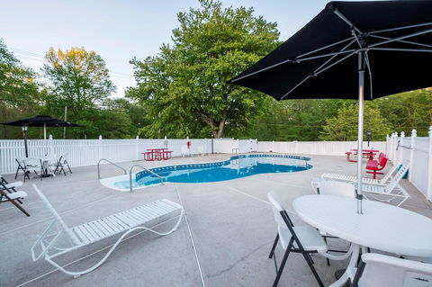 Red Roof Inn Neptune - Bridge Guide 36