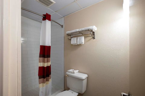 Red Roof Inn Neptune - Bridge Guide 22