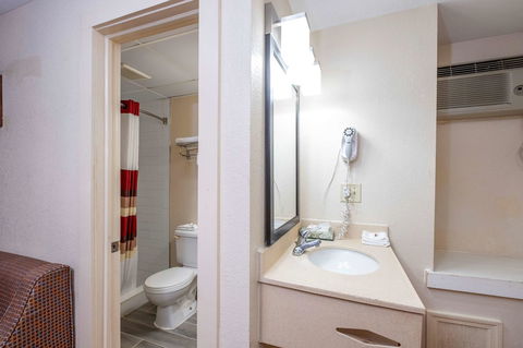 Red Roof Inn Neptune - Bridge Guide 26