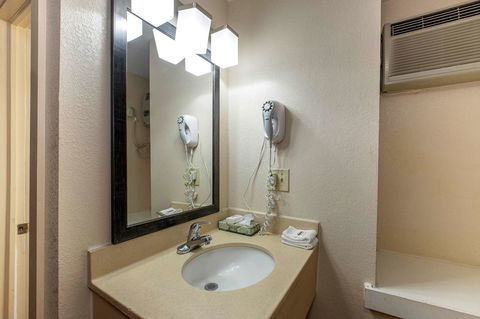 Red Roof Inn Neptune - Bridge Guide 33