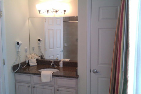 Madison Avenue Beach Club - Bet 4u 10