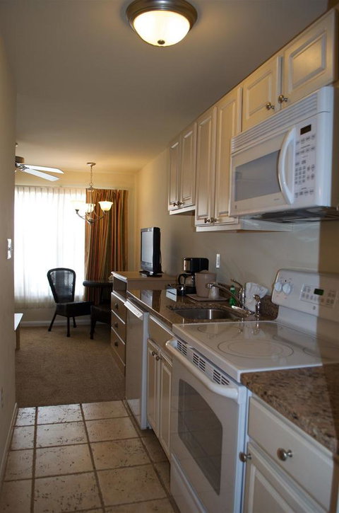 Madison Avenue Beach Club - Bet 4u 3