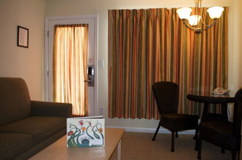 Madison Avenue Beach Club - Bet 4u 4