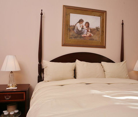 The Hotel Alcott - Bet 4u 23