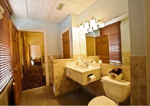 The Hotel Alcott - Bet 4u 13