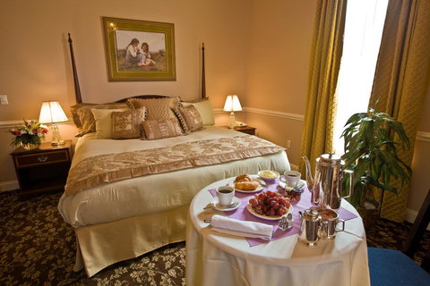 The Hotel Alcott - Bet 4u 1