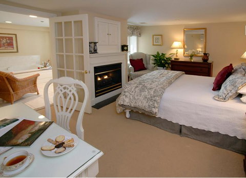 Lambertville House - Bet 4u 1